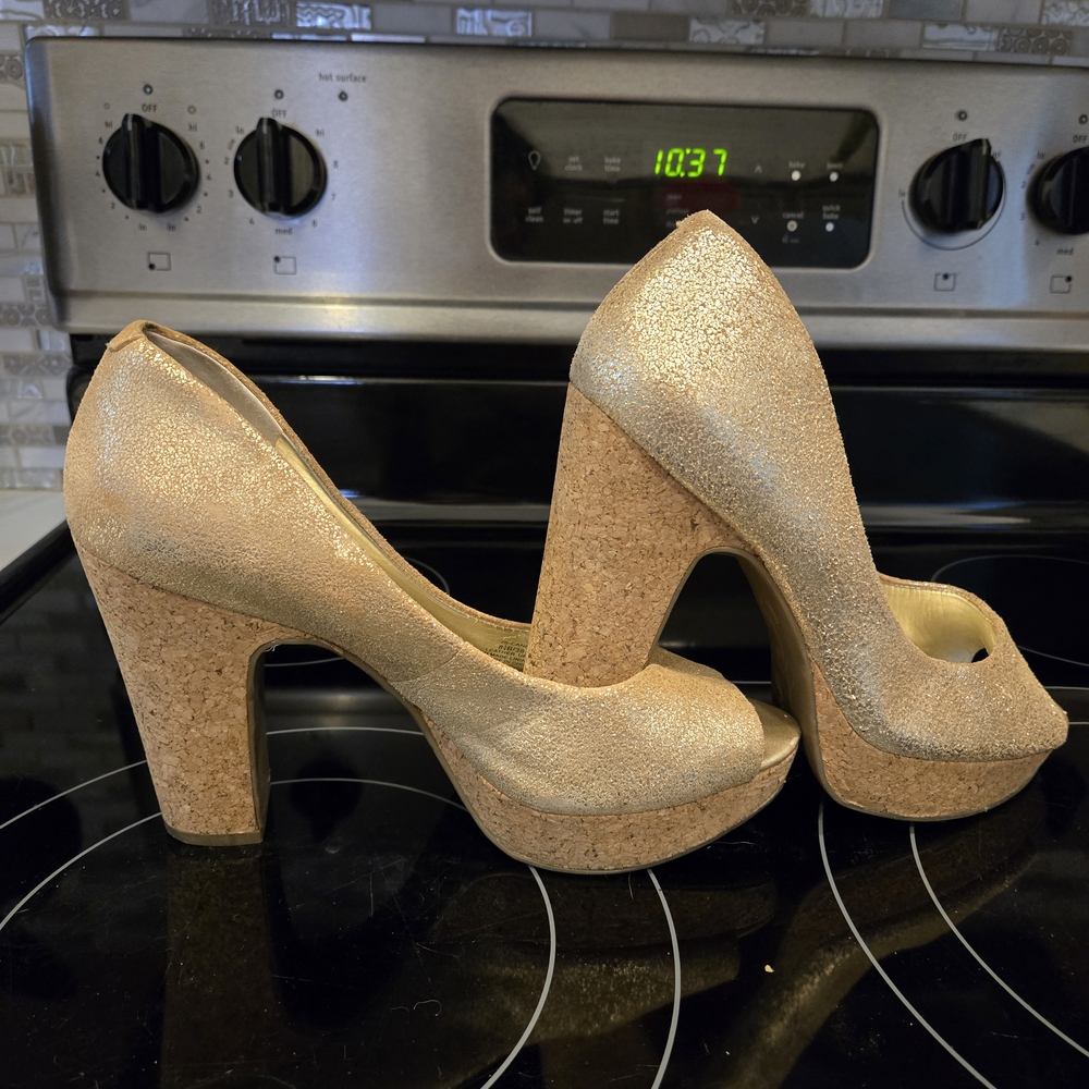 Jessica Simpson Gold Glitter Platform Pumps